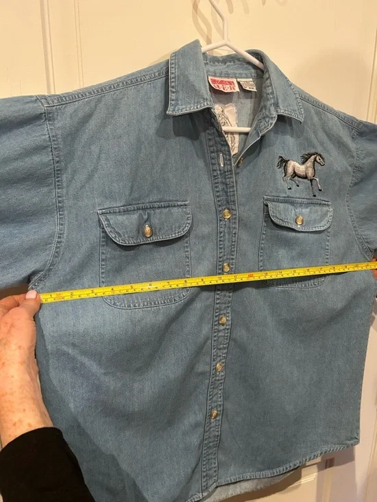 Vintage Denim Shirt with Horse Embroidery – Western Style – Size Medium - Picture 10 of 10